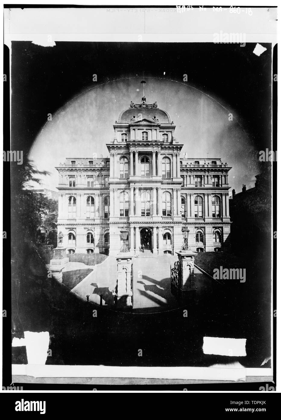 Photocopie de photographie, photographe inconnu, ch. 1865, façade sud, avec la permission de Holman's Print Shop, Boston, MA - Boston City Hall, 41-45, rue School, Boston, comté de Suffolk, MA ; Bryant, Gridley J, Fox ; Gilman, Arthur ; Graham, Edward T, P Banque D'Images