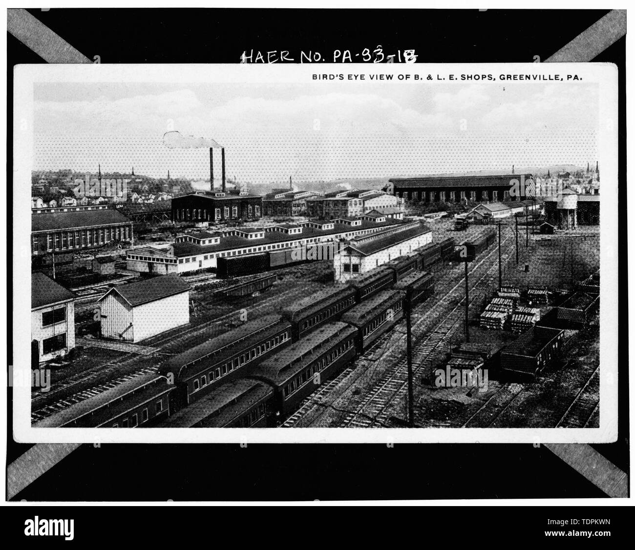 Photocopie de carte postale. Vue à vol d'OISEAU DE Bessemer & Lake Erie Railroad BOUTIQUES À GREENVILLE, CA. 1911. (Original à Greenville Area Historical Society) - College Avenue Bridge, New York Route 58- Voie législative 82 enjambant la rivière Little Shenango, Greenville, Mercer County, PA ; Canton ; la société pont Burnside, L E ; Hodge Manufacturing Company ; Bessemer & Lake Erie Railroad, Pennsylvania Department of Transportation ; GAI Consultants, Inc, historien ; Lininger Studio, photographe ; chambre noire, Inc, photographe ; Bauman, John, historien ; Lininger, Gwen, photographe ; McHugh, William P, phot Banque D'Images