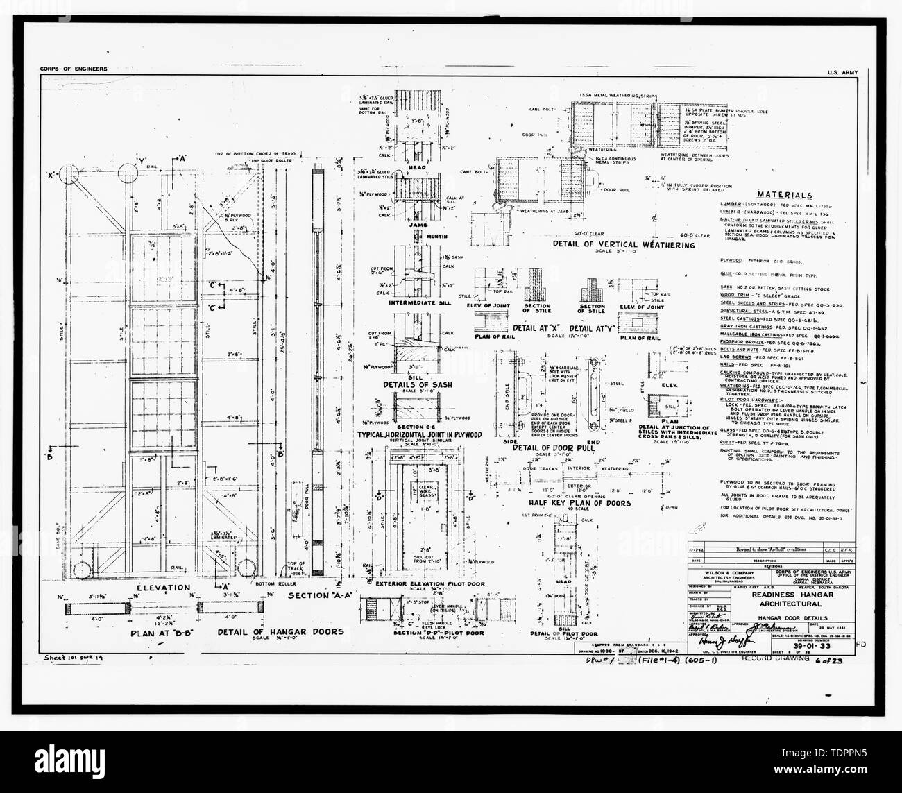 Copie photographique du dessin de construction d'origine, daté du 22 mai 1951 (à partir de la copie papier à du génie de l'air, Ellsworth Air Force Base, SD). Hangar hangar de préparation d'architecture- porte plus de détails. - Ellsworth Air Force Base, l'empressement de hangar, Kenny, coin sud-est de l'interstction avec G Avenue, Blackhawk, Meade Comté, SD ; U.S. Army Corps of Engineers ; Wilson et de l'entreprise ; H et B Construction Company ; les énergies renouvelables Technologies, Inc., entrepreneur, Wegman-French, Lysa, émetteur ; Johnson, Lon, photographe ; McCormick, Mary, historien ; Hufstetler, Mark, historien Banque D'Images