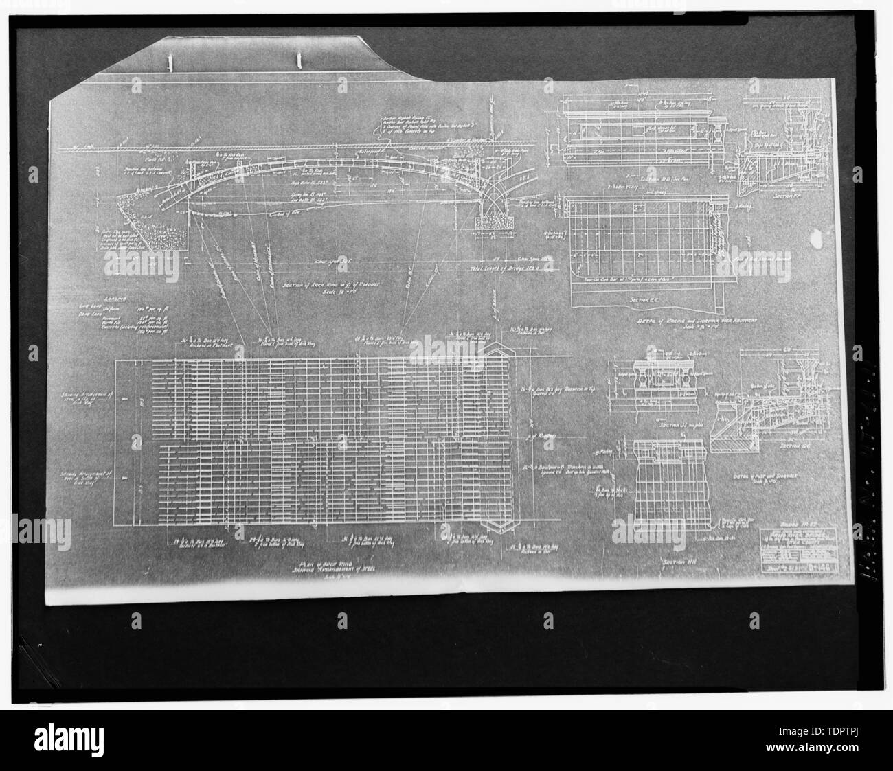 La section d'arrangement et plan de pont d'acier, détails de trottoir, balustrade et post - Provo River Bridge, 625 West Columbia Lane, Provo, Utah Comté, UT ; Alston et Hoggan, Société de construction ; Wegman-French, Lysa, émetteur Banque D'Images