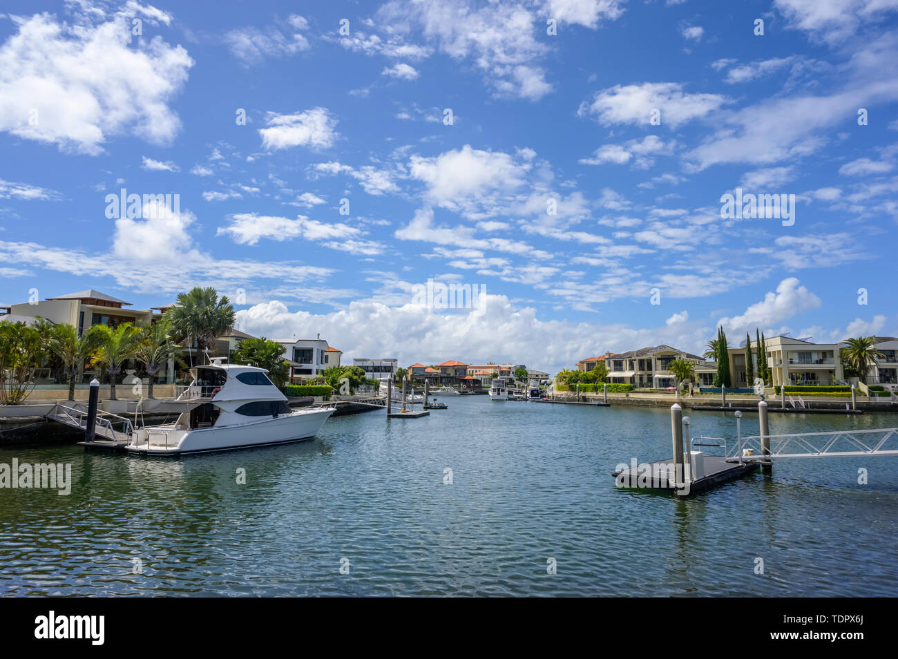 Port d'Îles, un Souverain Gated communauté dans le quartier de Paradise Point sur la Gold Coast, Queensland, Australie Banque D'Images