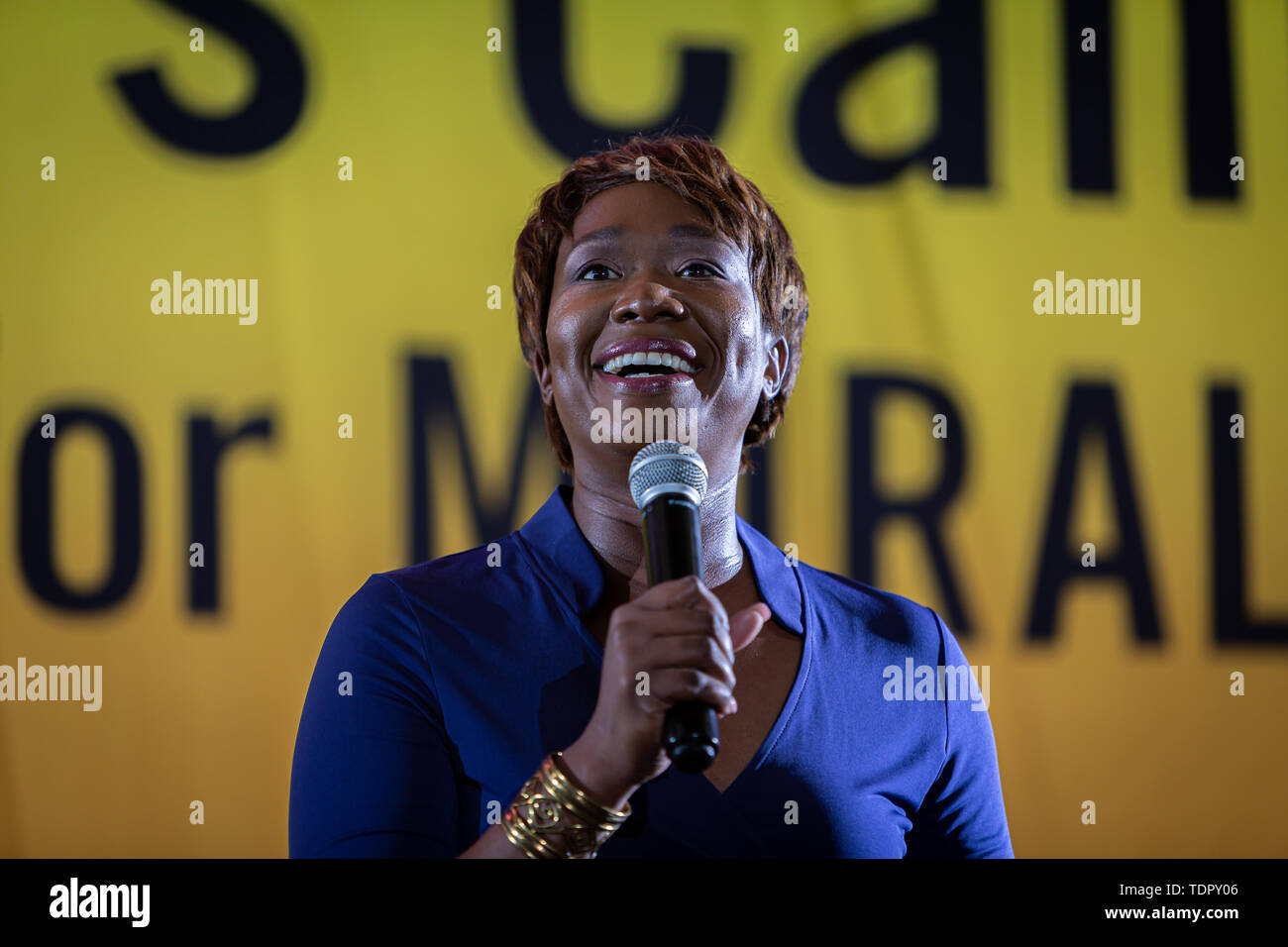 Washington DC, United States. 17 Juin, 2019. Le correspondant de MSNBC Joy Reid co-animé la Poor People's forum de campagne. Le 17 juin 2019, neuf candidats présidentiels démocratiques ?de ?de ?a parlé le jour de l'ouverture de la campagne des Pauvres- ?trois jours de l'action morale Congrès.  ? ?Le ?de ?forum, mené par le régime. Le Dr William Coiffure II et le Dr Liz Théoharis ?, ?  ?Comprend ?  ?L'organisation d ?formations ?  ?Pour construire le pouvoir dans les communautés à faible revenu à travers le pays et d'une audience devant le comité budgétaire de la Chambre. ? Crédit : Michael Nigro/Pacific Press/Alamy Live News Banque D'Images Washington DC, United States. 17 Juin, 2019. Le correspondant de MSNBC Joy Reid co-animé la Poor People's forum de campagne. Le 17 juin 2019, neuf candidats présidentiels démocratiques ?de ?de ?a parlé le jour de l'ouverture de la campagne des Pauvres- ?trois jours de l'action morale Congrès.  ? ?Le ?de ?forum, mené par le régime. Le Dr William Coiffure II et le Dr Liz Théoharis ?, ?  ?Comprend ?  ?L'organisation d ?formations ?  ?Pour construire le pouvoir dans les communautés à faible revenu à travers le pays et d'une audience devant le comité budgétaire de la Chambre. ? Crédit : Michael Nigro/Pacific Press/Alamy Live News Banque D'Images