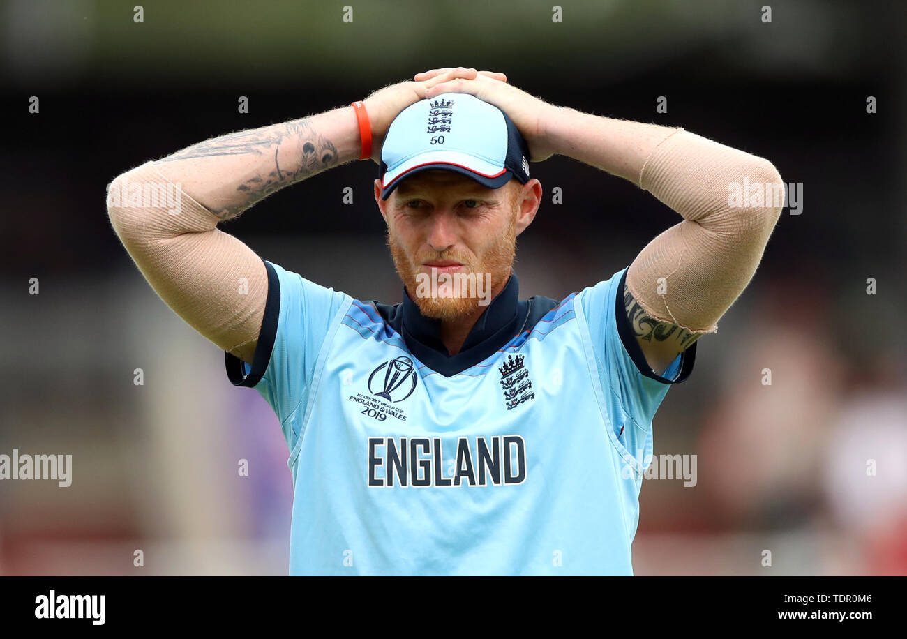 L'Angleterre Ben Stokes apparaît au cours de l'abattu ICC Cricket World Cup phase groupe match à Old Trafford, Manchester. Banque D'Images