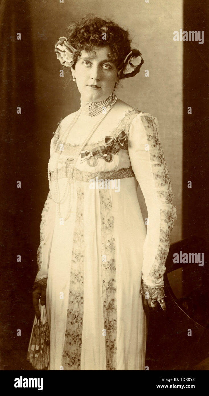 Portrait d'une femme avec une robe de soirée, l'Italie 1910 Photo Stock -  Alamy