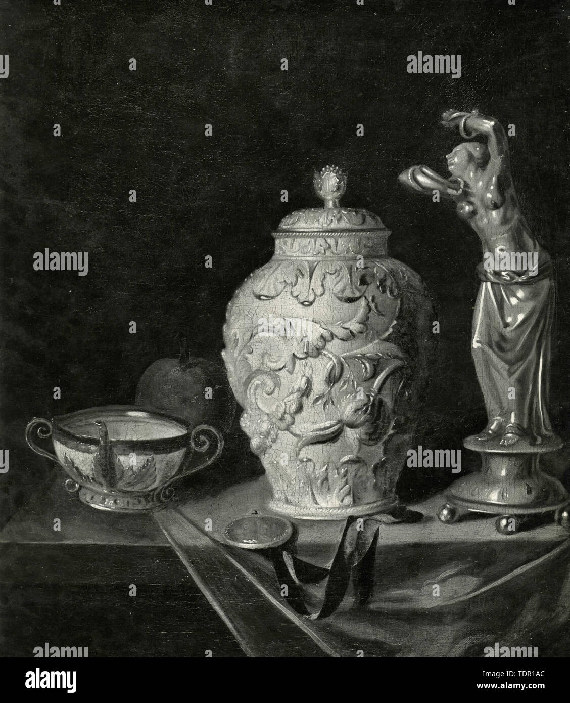 Still Life, pots et statuine sur une table, peinture de Pieter Roestraten Banque D'Images