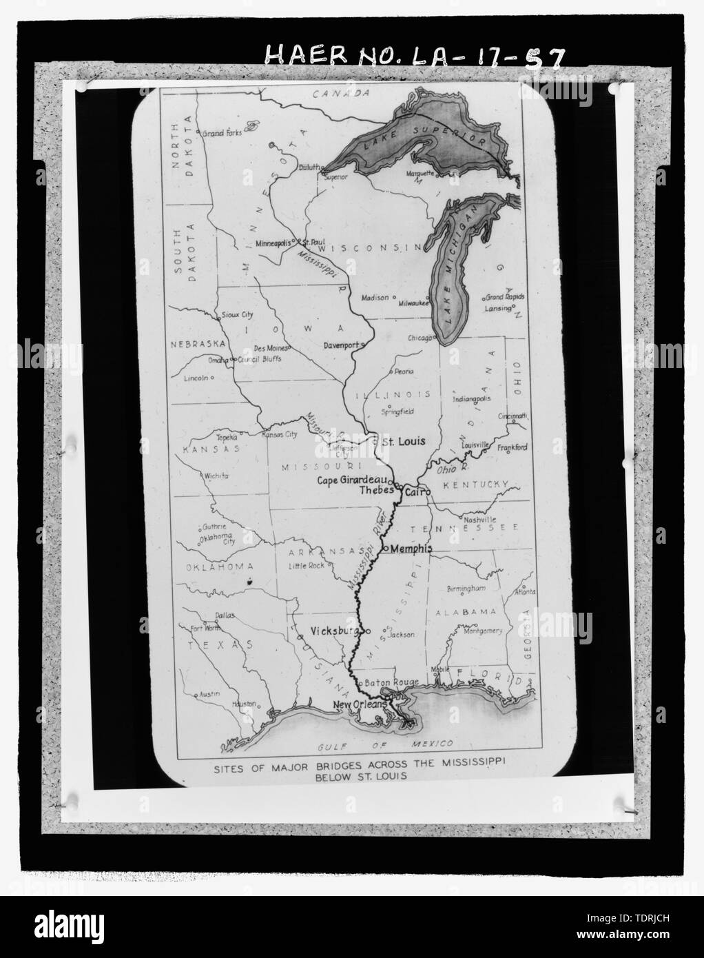 Photocopie de 3 et-189;et 5x-148 ; ET-148 ; Diapositive sur verre no. 1 de la carte. Situé dans les maisons en bois et fort -23 à la case 84 du 94 au National Museum of American History de la Smithsonian Institution, Centre d'archives, des travaux et de l'industrie Division, Washington, D.C. photographe Original, Milton R. Homes, Philadelphie, Pennsylvanie. ; Carte montrant et-147;SITES DE GRANDS PONTS SUR LE MISSISSIPPI CI-DESSOUS ST. LOUISand-148 ;. - Huey P. long pont, enjambant la rivière Mississipi environ à mi-chemin entre neuf et douze mille points en amont et de l'ouest de la Nouvelle Orléans, Jefferson, Jefferson Parish, L Banque D'Images