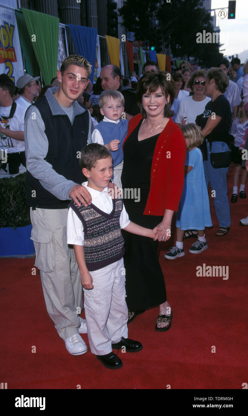 Nov 13, 1999 ; Los Angeles, CA, USA ; America's favorite maman, l'actrice Marie Osmond et ses fils à la première du film de 'Toy Story 2'.. (Crédit Image : Chris Delmas/Zuma sur le fil) Banque D'Images