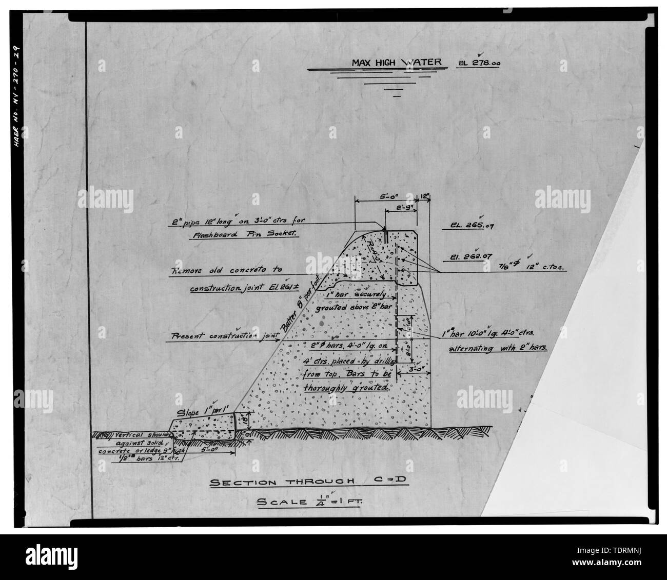 Copie photographique du dessin Encre sur lin (aux archives publiques de la Niagara Mohawk Power Corporation, 300 Eric Boulevard West, Syracuse, New York 13202), Strand, rapporteur pour avis, le 3 octobre 1923. Sheet 1-473, International Paper Company. L'achèvement du barrage de Crest. Section à travers la société Finch, Pruyn et barrage de l'aile. - Glens Falls Dam, 100' à 450' à l'ouest de U.S. Route 9 pont enjambant la rivière Hudson, Glens Falls, Warren County, NY Banque D'Images