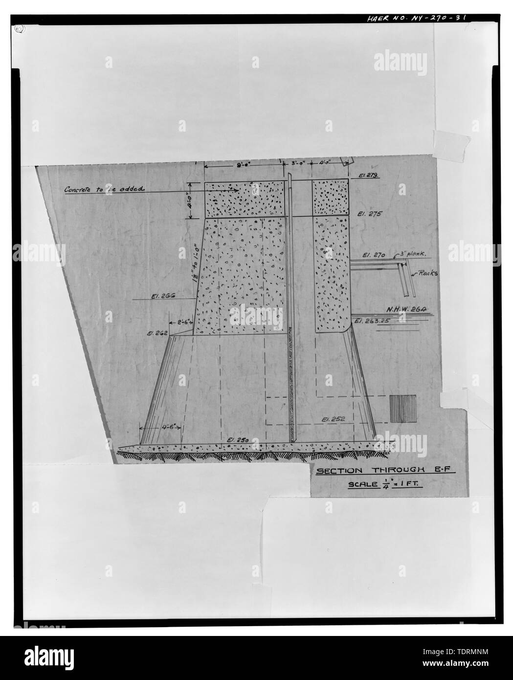 Copie photographique du dessin Encre sur lin (aux archives publiques de la Niagara Mohawk Power Corporation, 300 Eric Boulevard West, Syracuse, New York 13202), Strand, rapporteur pour avis, le 3 octobre 1923. Sheet 1-473, International Paper Company. L'achèvement du barrage de Crest. Section à travers la Finch, Pruyn et compagnie beadgates. - Glens Falls Dam, 100' à 450' à l'ouest de U.S. Route 9 pont enjambant la rivière Hudson, Glens Falls, Warren County, NY Banque D'Images