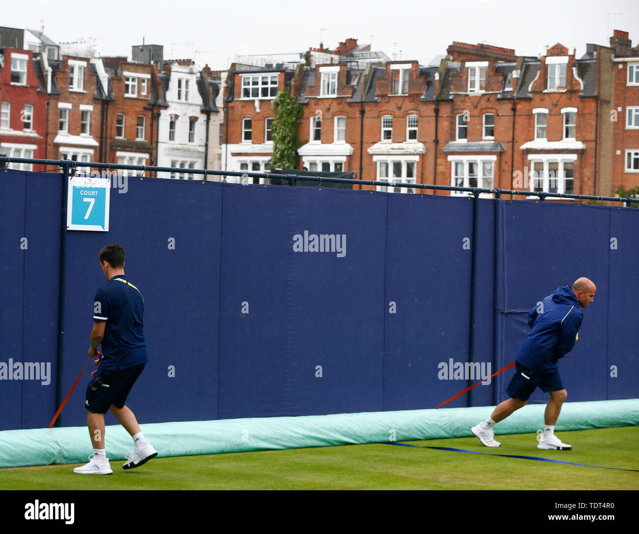 Londres, Royaume-Uni. 18 Juin, 2019. Londres, Angleterre - le 18 juin : Pluie Andy Murray formation au cours de la 2e journée de championnat du Club Queens Fever-Tree le 18 juin 2018 à Londres, Royaume-Uni. Action Crédit : Foto Sport/Alamy Live News Banque D'Images