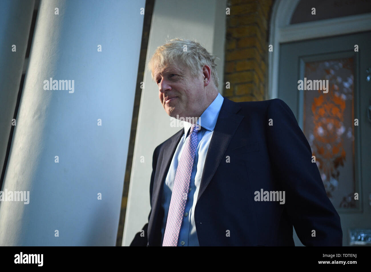 Boris Johnson, quitter sa maison dans le sud de Londres, avant de bulletins qui verra les prétendants à la direction du parti conservateur réduit à deux d'ici la fin de la journée. Banque D'Images