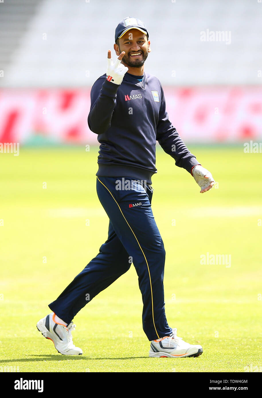 Le capitaine du Sri Lanka Dimuth Karunaratne durant la session à filets Headingley, Leeds. Banque D'Images