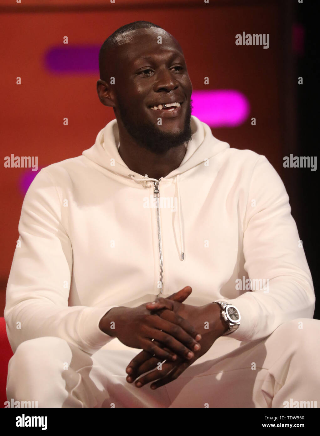 Stormzy pendant le tournage pour le Graham Norton Show à BBC Television Centre 6 Studioworks, Wood Lane, Londres, pour être diffusé sur BBC One le vendredi soir. Banque D'Images