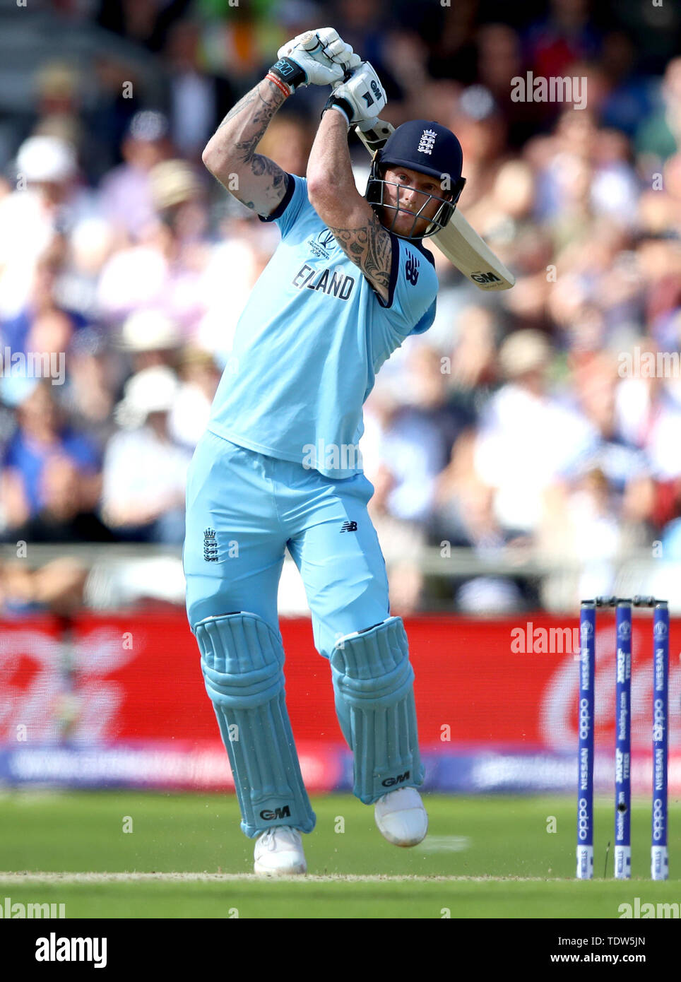 Ben Stokes, en Angleterre, a atteint six lors du match de la coupe du monde de cricket de l'ICC à Headingley, Leeds. Banque D'Images
