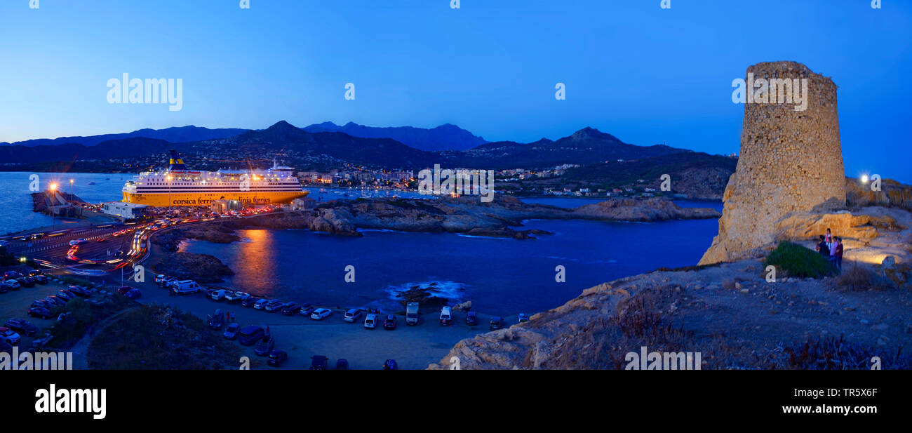 Le port d'Ile Rousse en Corse île à heure bleue, France, Corse Banque D'Images