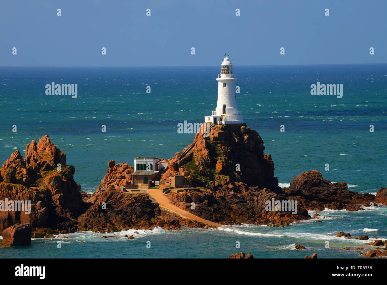 Corbiere Lighthouse, vue à partir de la Corbiere, Point Jersey, Royaume-Uni Banque D'Images