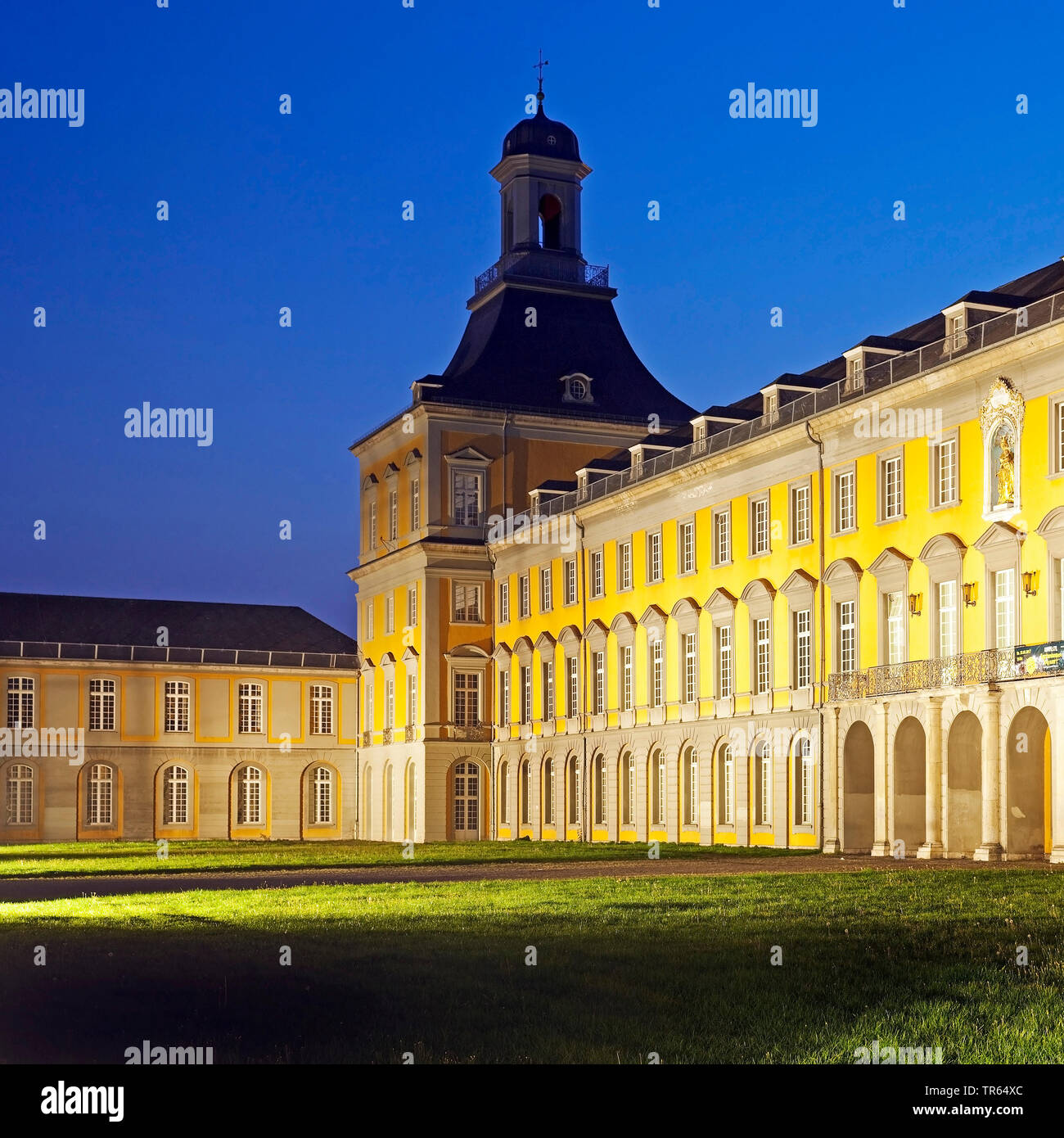 Palais électoral, le bâtiment principal de l'Université de Bonn dans la soirée, l'Allemagne, en Rhénanie du Nord-Westphalie, Bonn Banque D'Images
