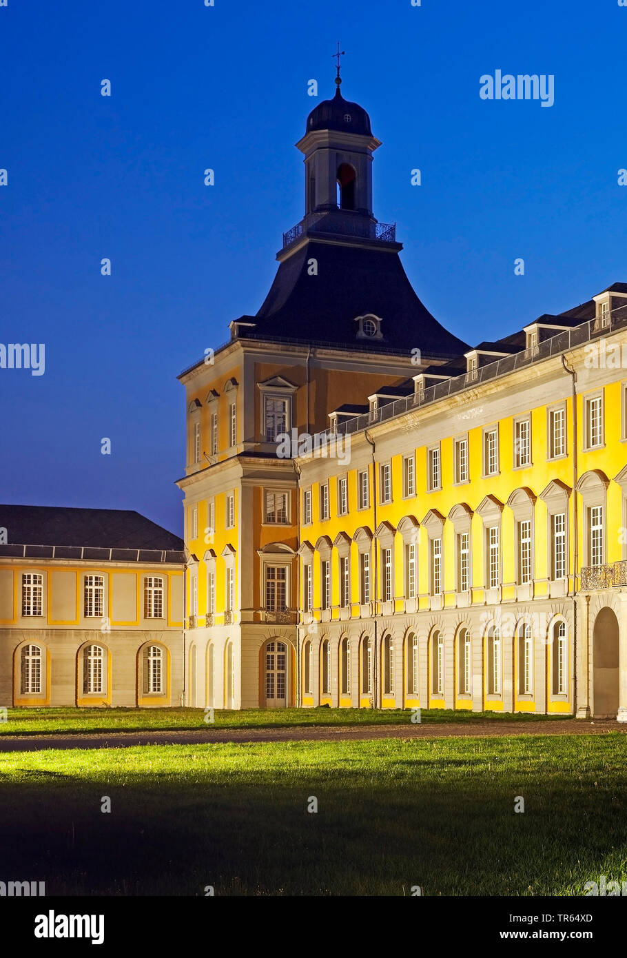 Palais électoral, le bâtiment principal de l'Université de Bonn dans la soirée, l'Allemagne, en Rhénanie du Nord-Westphalie, Bonn Banque D'Images