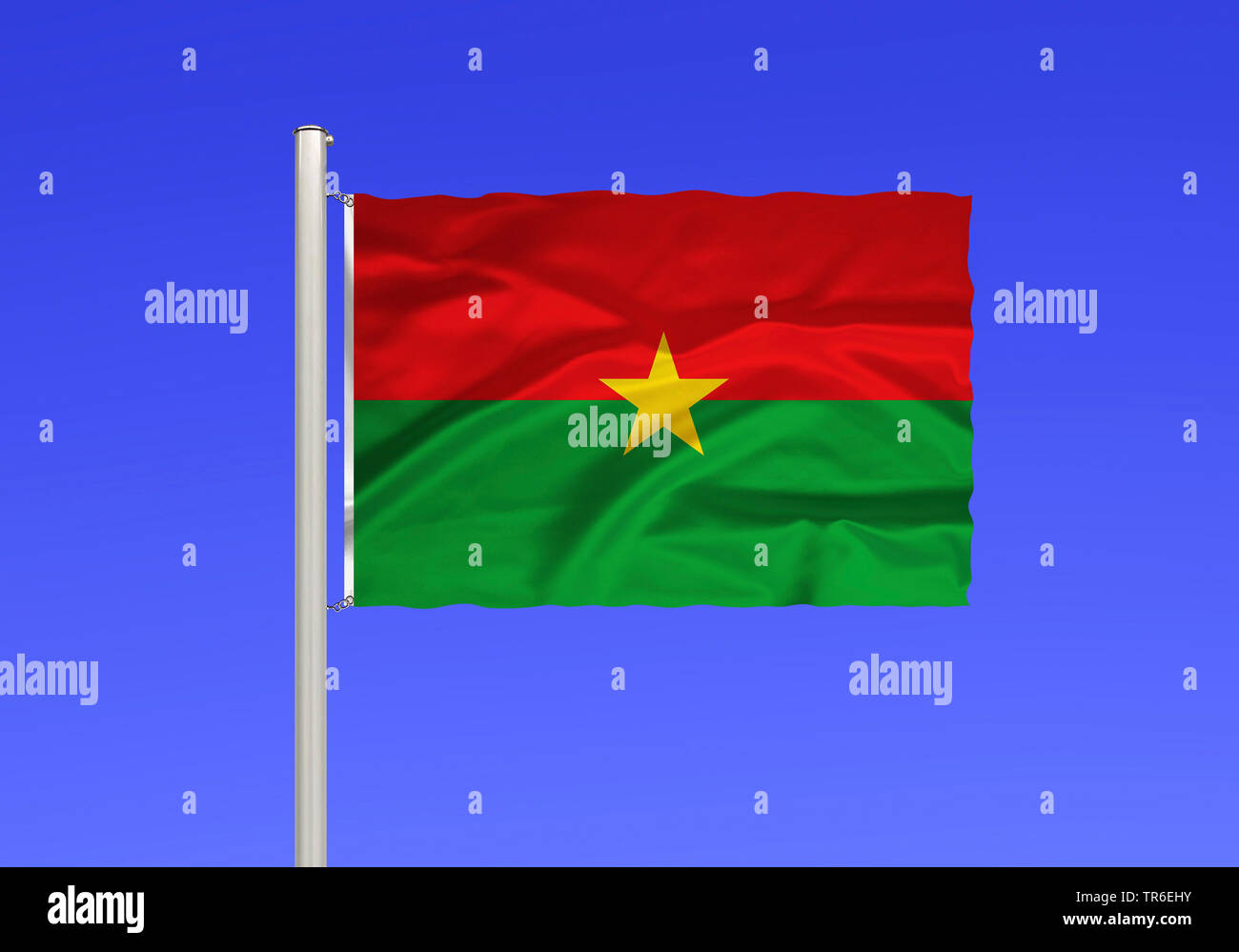 Drapeau du Burkina Faso contre le ciel bleu, le Burkina Faso Banque D'Images