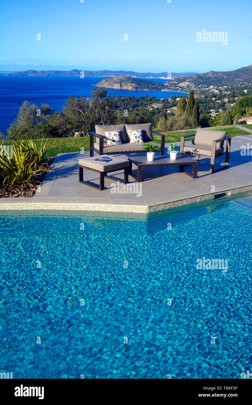 Piscine avec vue sur mer d'un luxueux hôtel, France, Saint Tropez Banque D'Images