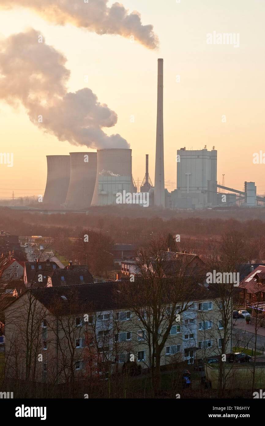 Zone résidentielle et Gersteinwerk power station, l'Allemagne, en Rhénanie du Nord-Westphalie, Ruhr, Hamm Banque D'Images