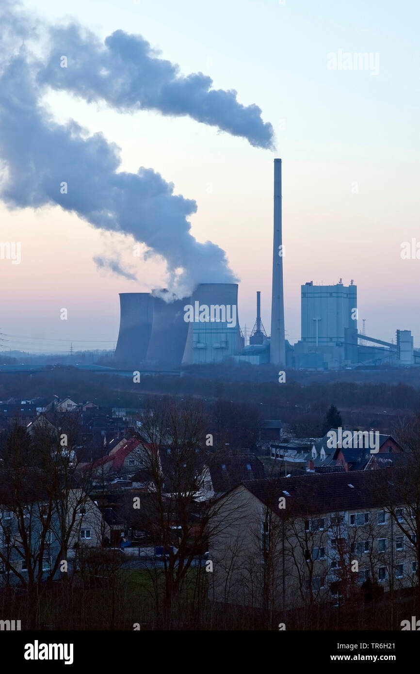 Zone résidentielle et Gersteinwerk power station, l'Allemagne, en Rhénanie du Nord-Westphalie, Ruhr, Hamm Banque D'Images
