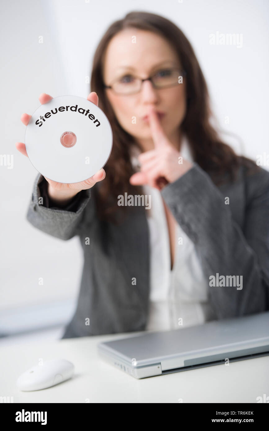Femme d'affaires avec CD, Suisse Banque D'Images
