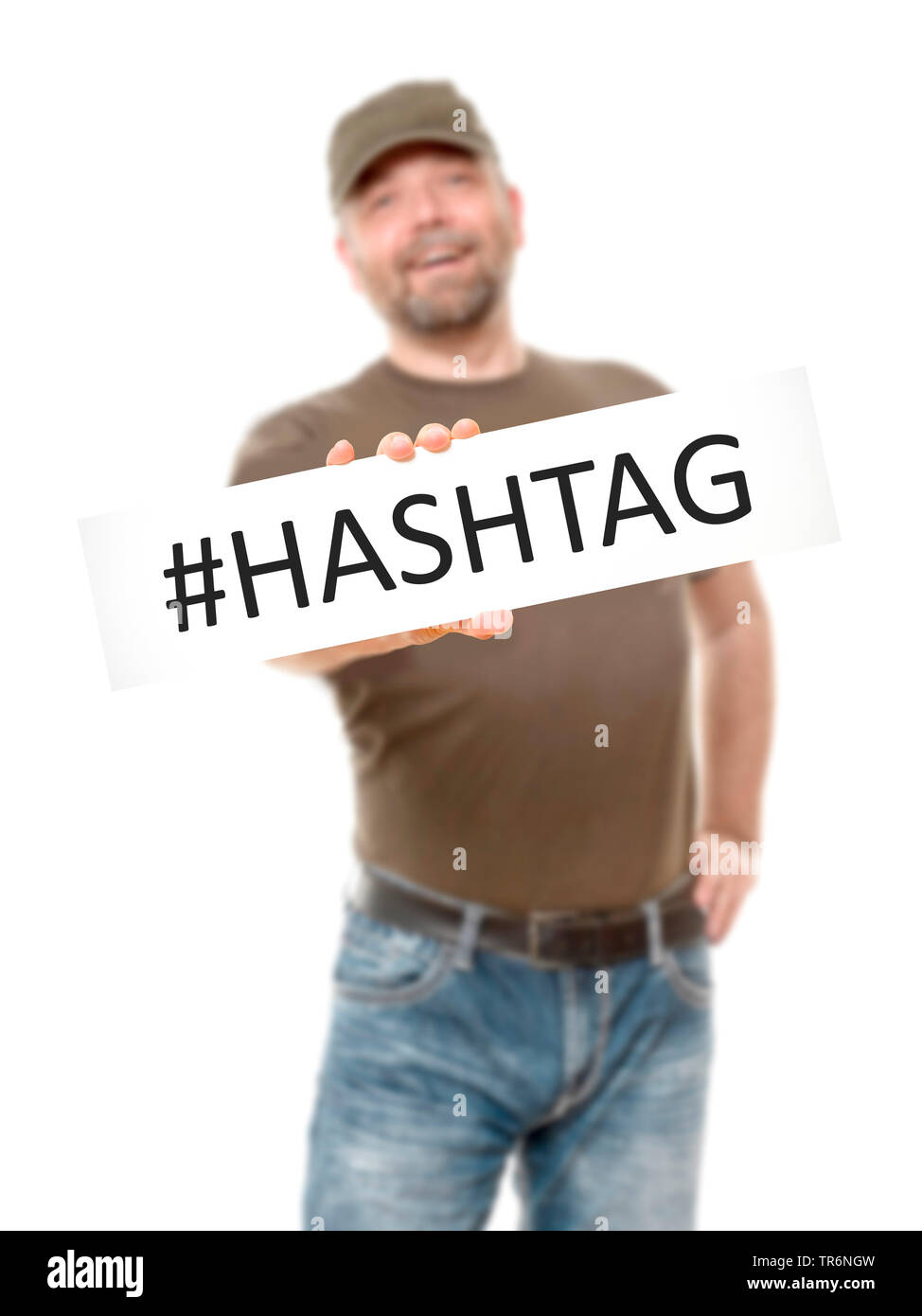 Homme avec une pancarte dans les mains avec l'inscription Hashtag, Allemagne Banque D'Images
