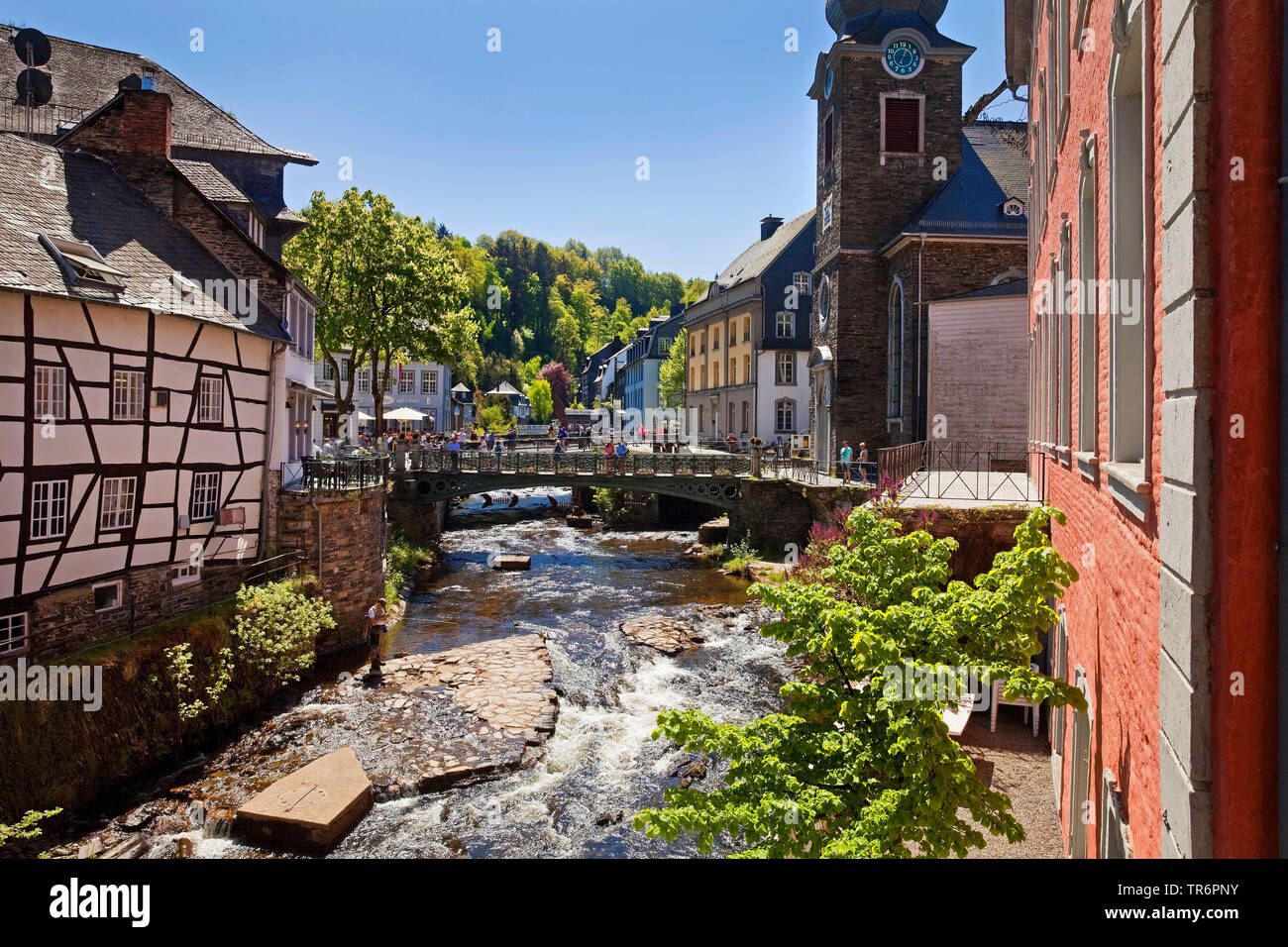 Maisons à colombages à la rivière Rur, Allemagne, Rhénanie du Nord-Westphalie, Monschau Banque D'Images