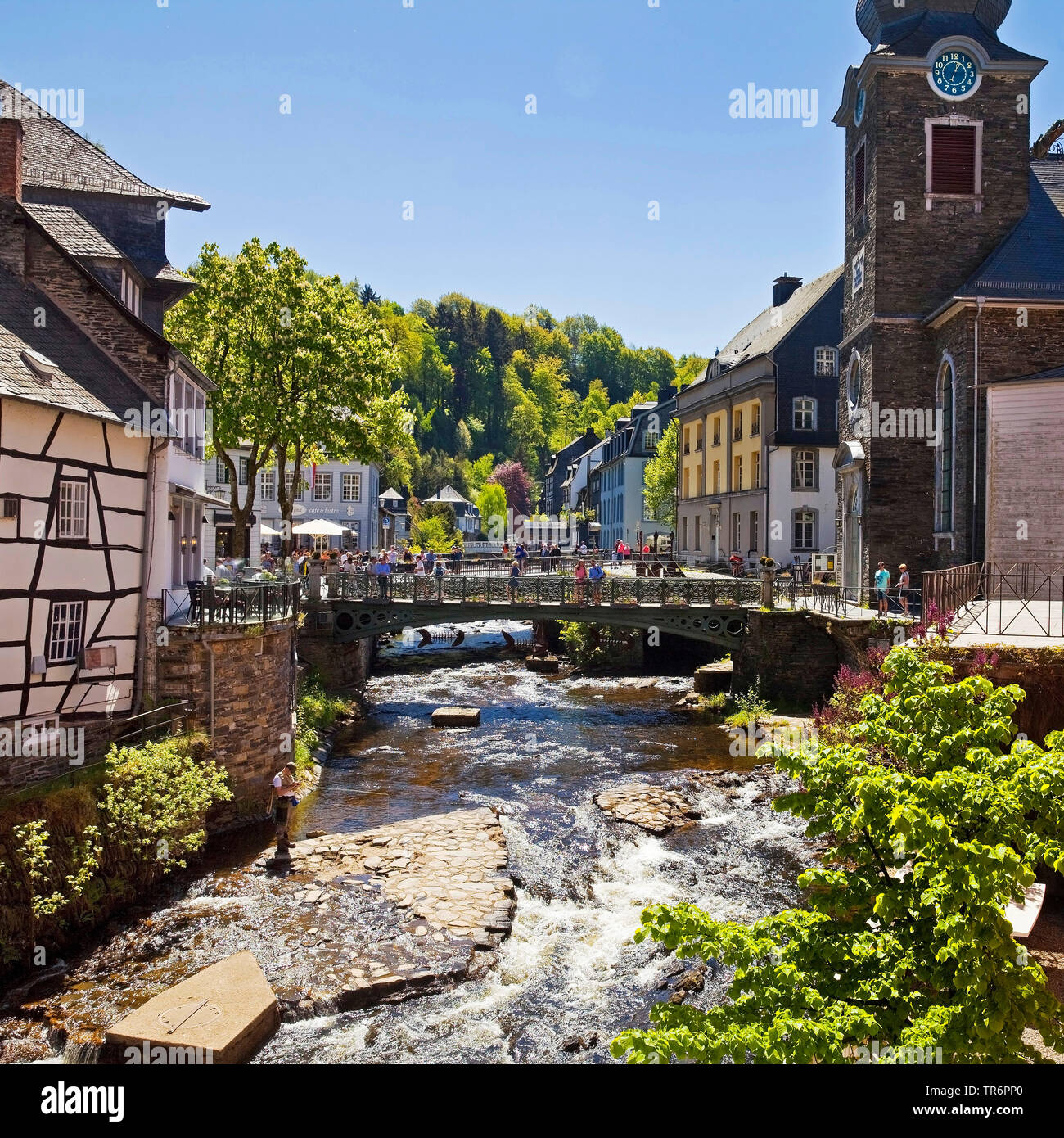 Maisons à colombages à la rivière Rur, Allemagne, Rhénanie du Nord-Westphalie, Monschau Banque D'Images