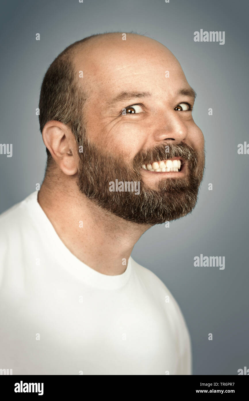 Roguish homme avec barbe complète, Allemagne Banque D'Images