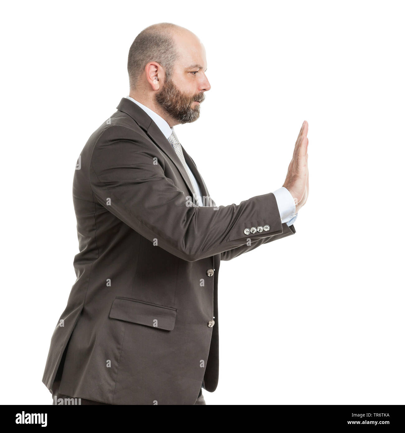 Décisions d'âge moyen businessmann geste défensif, portrait, Allemagne Banque D'Images