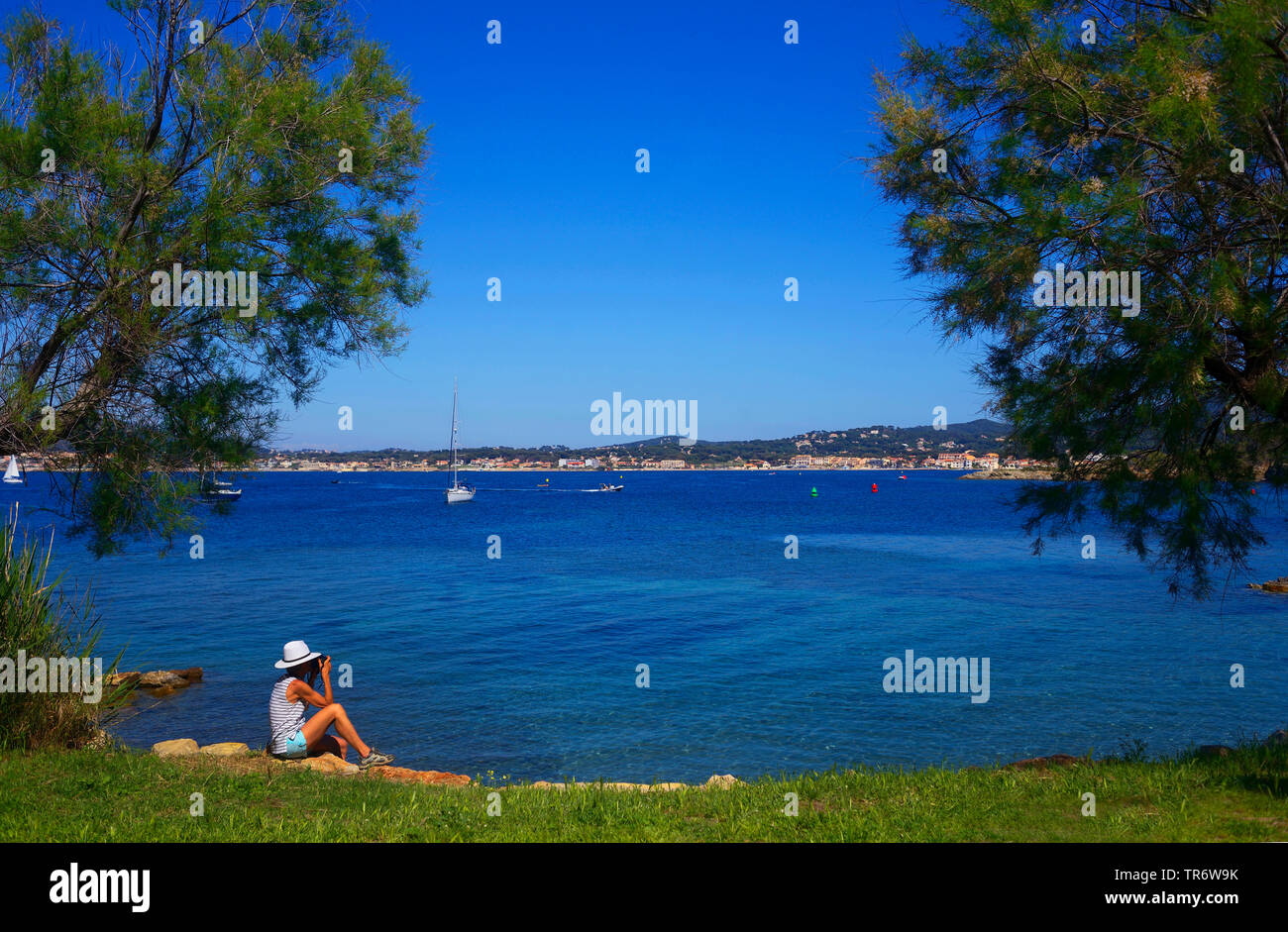 Vue depuis l'Île des Embiez au continent, la France, l'Île des Embiez Banque D'Images