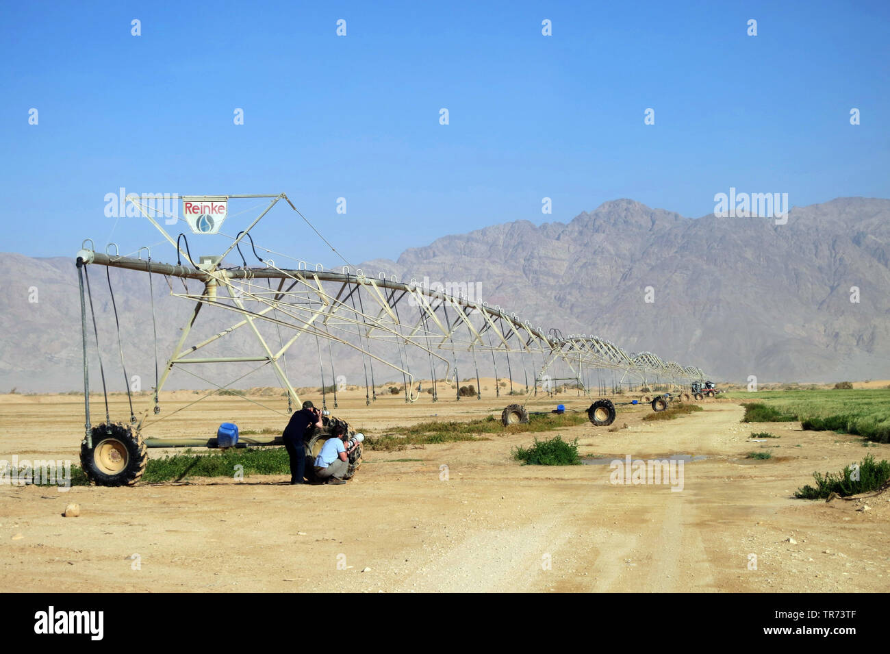 Photographes lors d'une machine d'irrigation, d'Israël, l'Arava valley Banque D'Images
