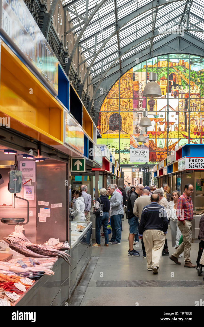 L'alimentation et de l'épicerie à vendre au marché central ou Mercado à Malaga, Espagne. Banque D'Images