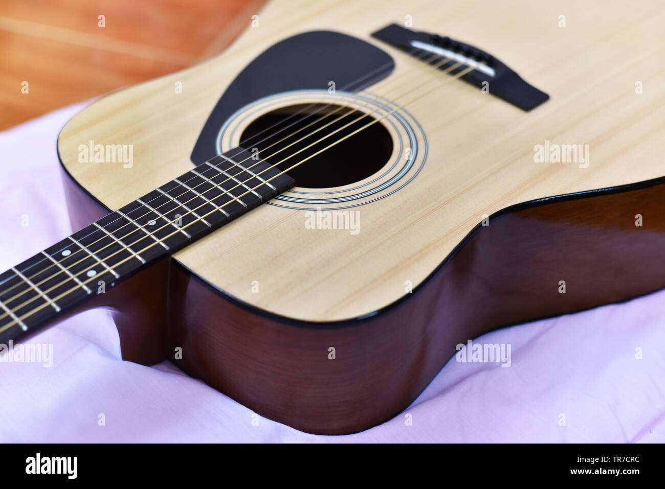 Guitare acoustique / Close up de ton instrument de musique guitare  classique style vintage Photo Stock - Alamy