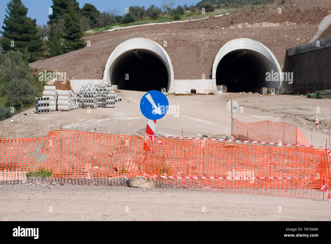 En parallèle deux tunnels routiers en construction Banque D'Images