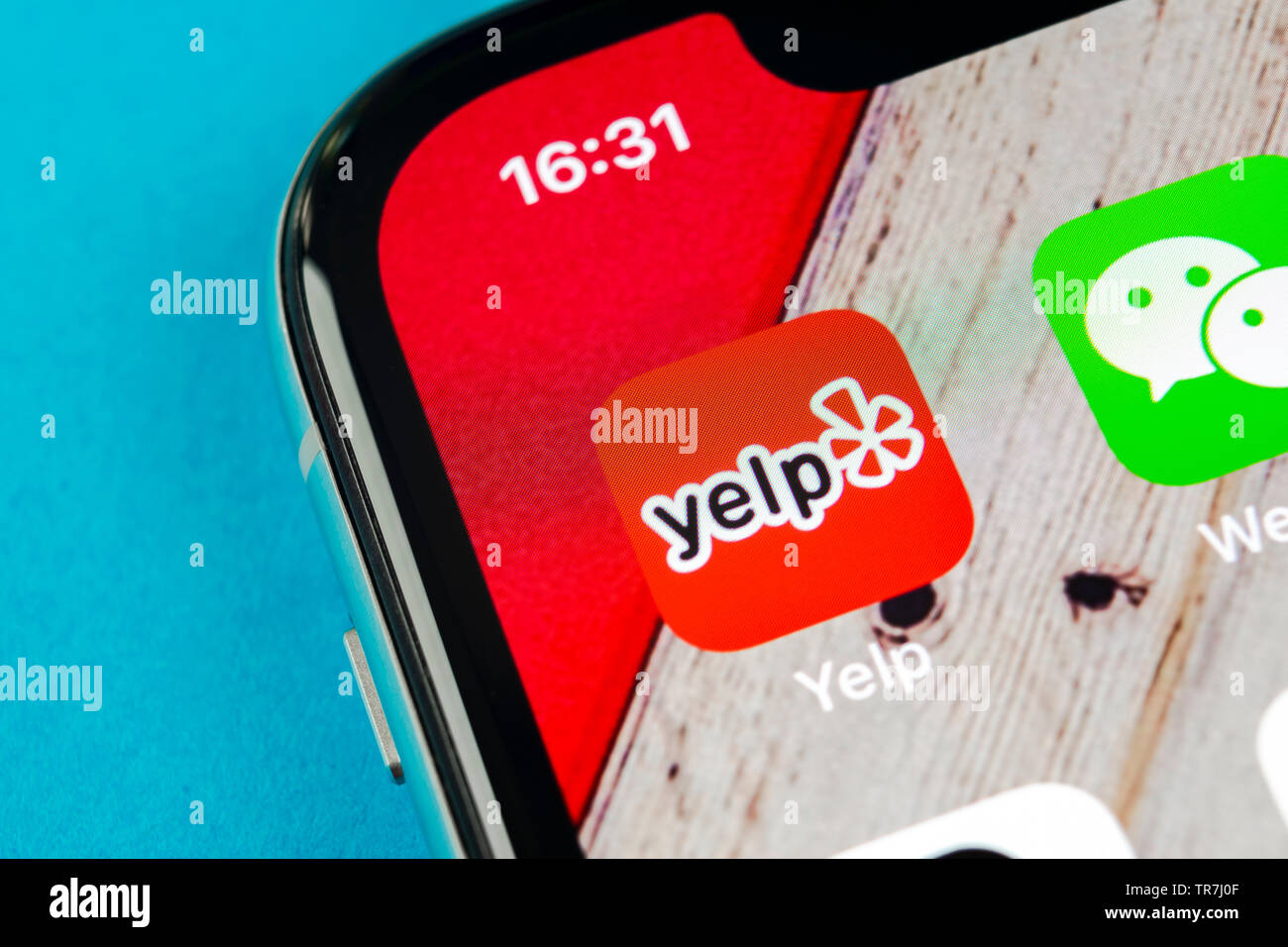 Kaliningrad, Russie, le 19 septembre 2018 : l'icône de l'application Yelp sur Apple iPhone écran X close-up. Icône de l'application Yelp. Yelp.com application. Net Social Banque D'Images