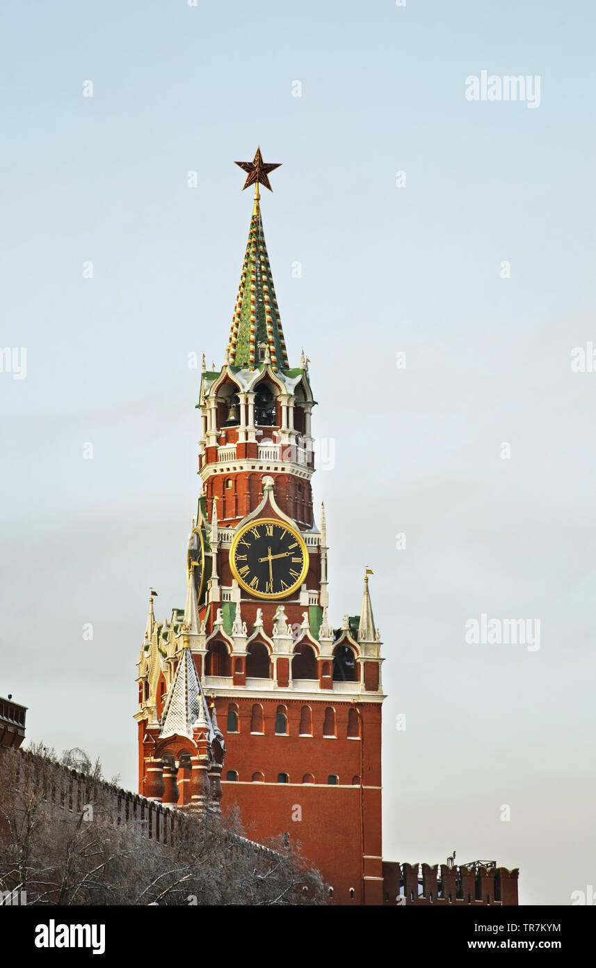 Tsarskaya Spasskaya et tours du Kremlin de Moscou. La Russie Banque D'Images