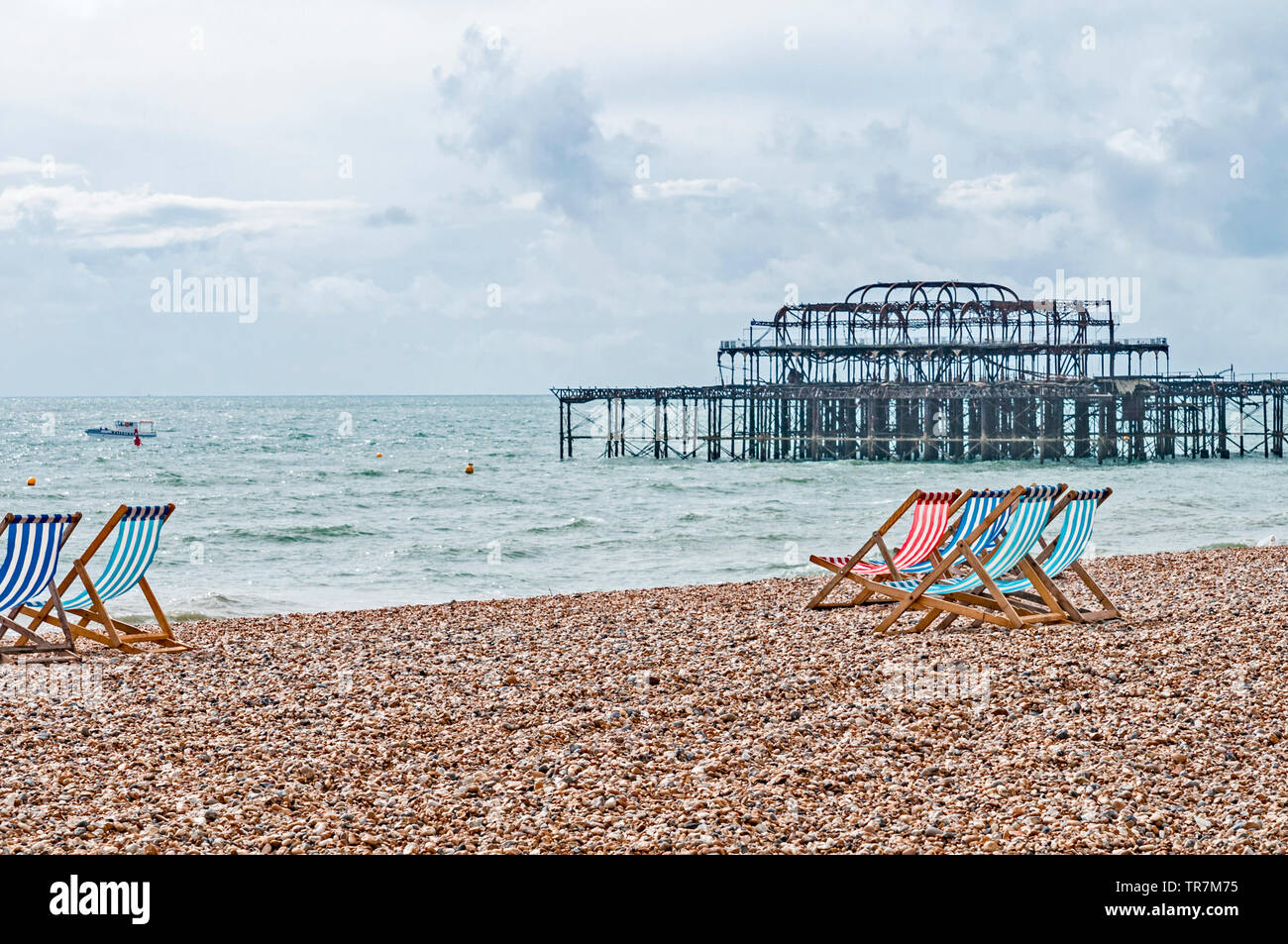 Brighton (Angleterre) : transats sur la plage ; Liegestühle am Strand à Brighton Banque D'Images