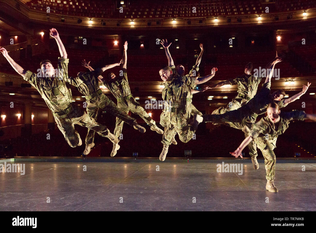 Edinburgh, Ecosse, Royaume-Uni. 30 mai, 2019. Photocall premiere écossais de Rosie Kay 10 soldats par les Jeux du Commonwealth en main chorégraphe et artiste associé de l'Hippodrome de Birmingham, Rosie Kay. Ils seront le 30 mai performance à 7, 30 dans le Festival de théâtre. Édimbourg. Credit : Pako Mera/Alamy Live News Banque D'Images