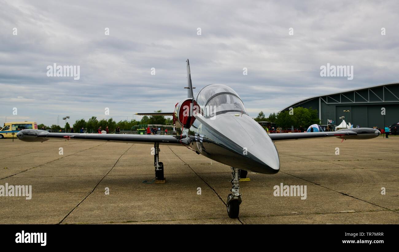 Le Breitling Jet Team - République tchèque Aero L-39 Albatros jet sur la piste à l'air de Duxford 2019 Festival Banque D'Images