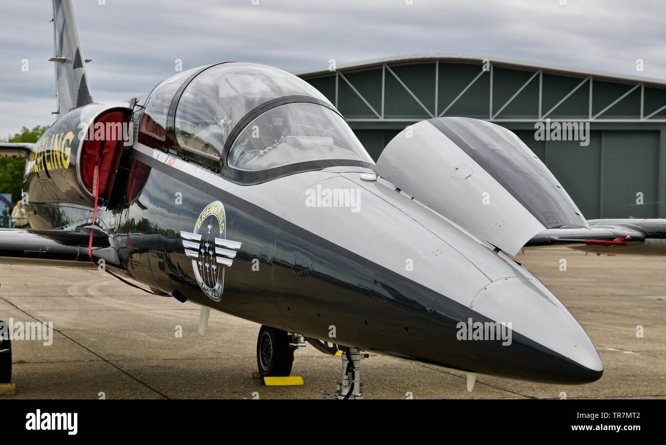 Le Breitling Jet Team - République tchèque Aero L-39 Albatros jet sur la piste à l'air de Duxford 2019 Festival Banque D'Images