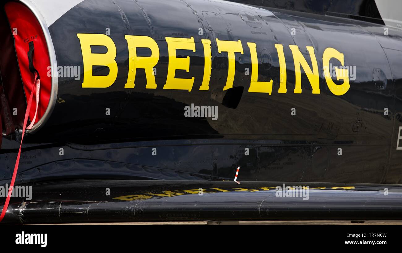 Le Breitling Jet Team - République tchèque Aero L-39 Albatros jet sur la piste à l'air de Duxford 2019 Festival Banque D'Images