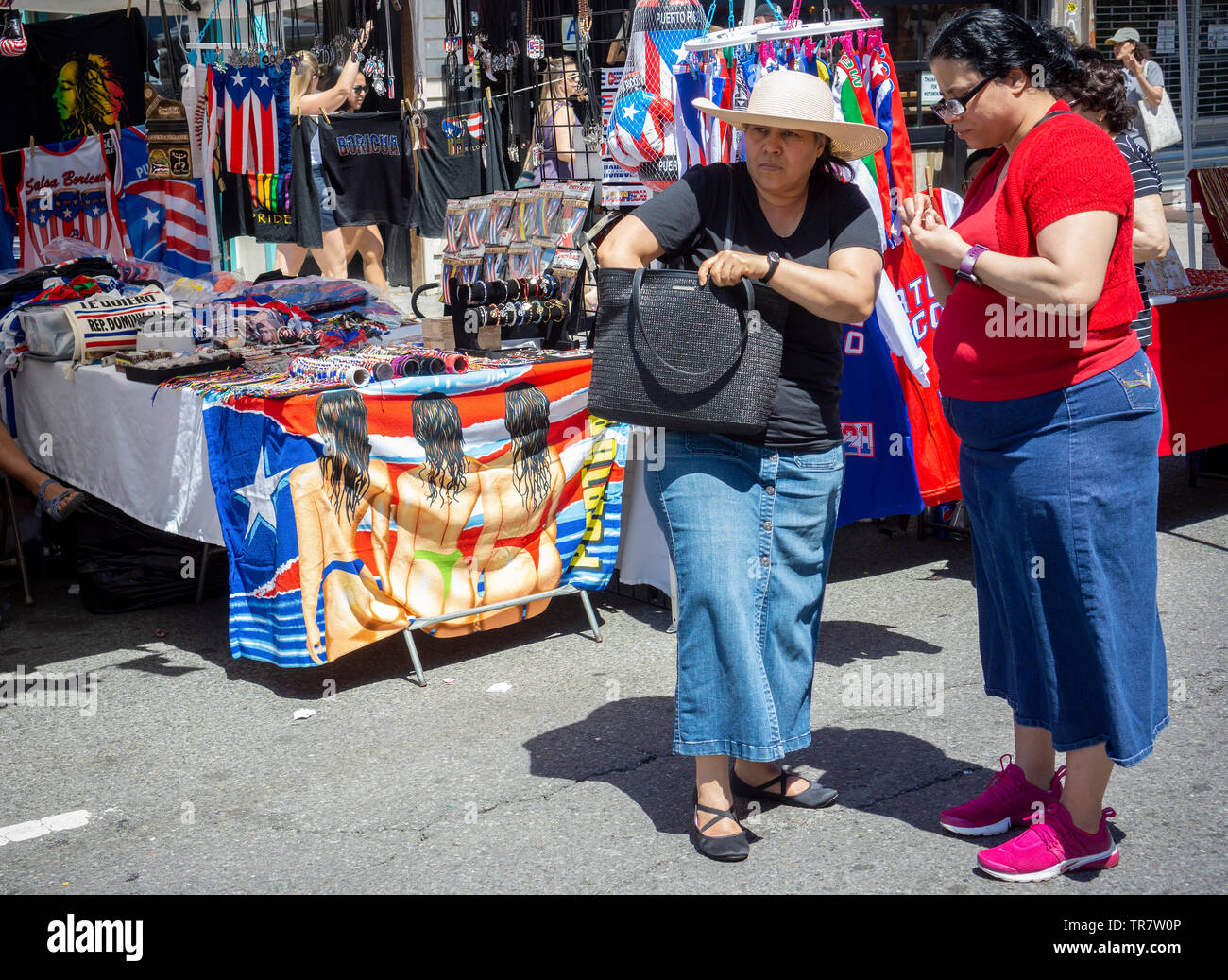 Foire de rue dans le quartier du Queens Astoria à New York le lundi 27 mai, 2019. ( © Richard B. Levine) Banque D'Images