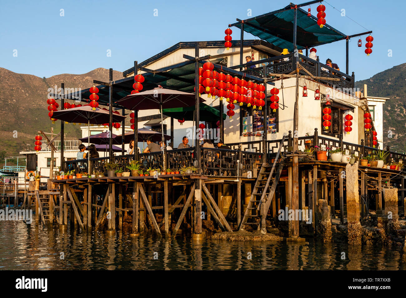 Un restaurant sur pilotis, village de pêcheurs Tai O, Hong Kong, Chine Banque D'Images