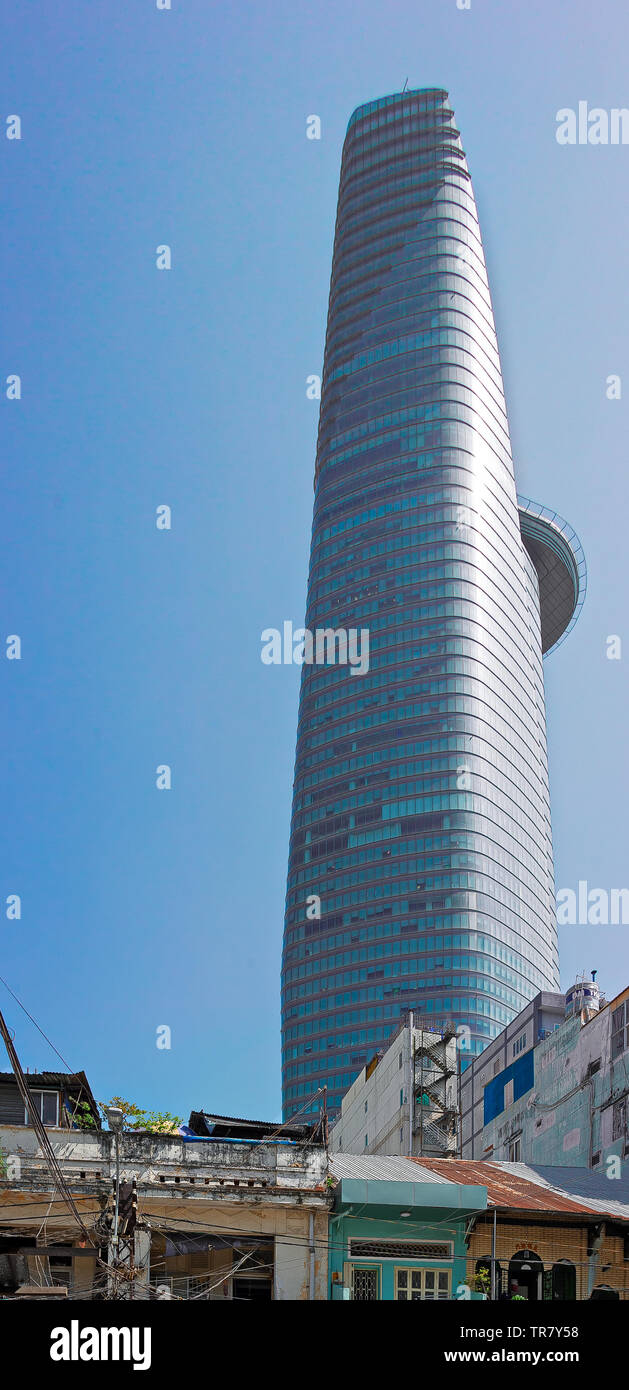 Gratte-ciel moderne à Ho Chi Minh City, également connu sous son ancien nom de Saigon, est la ville la plus populeuse au Vietnam. Banque D'Images
