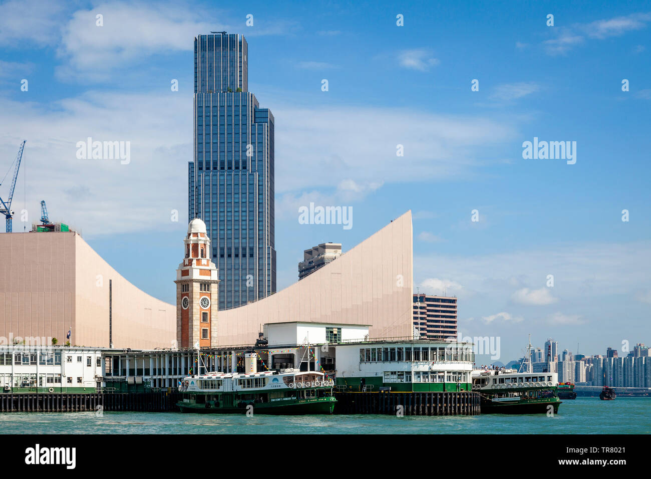 Le Star Ferry Pier, Musée de l'espace et la Tour de l'horloge, Kowloon, Hong Kong, Chine Banque D'Images