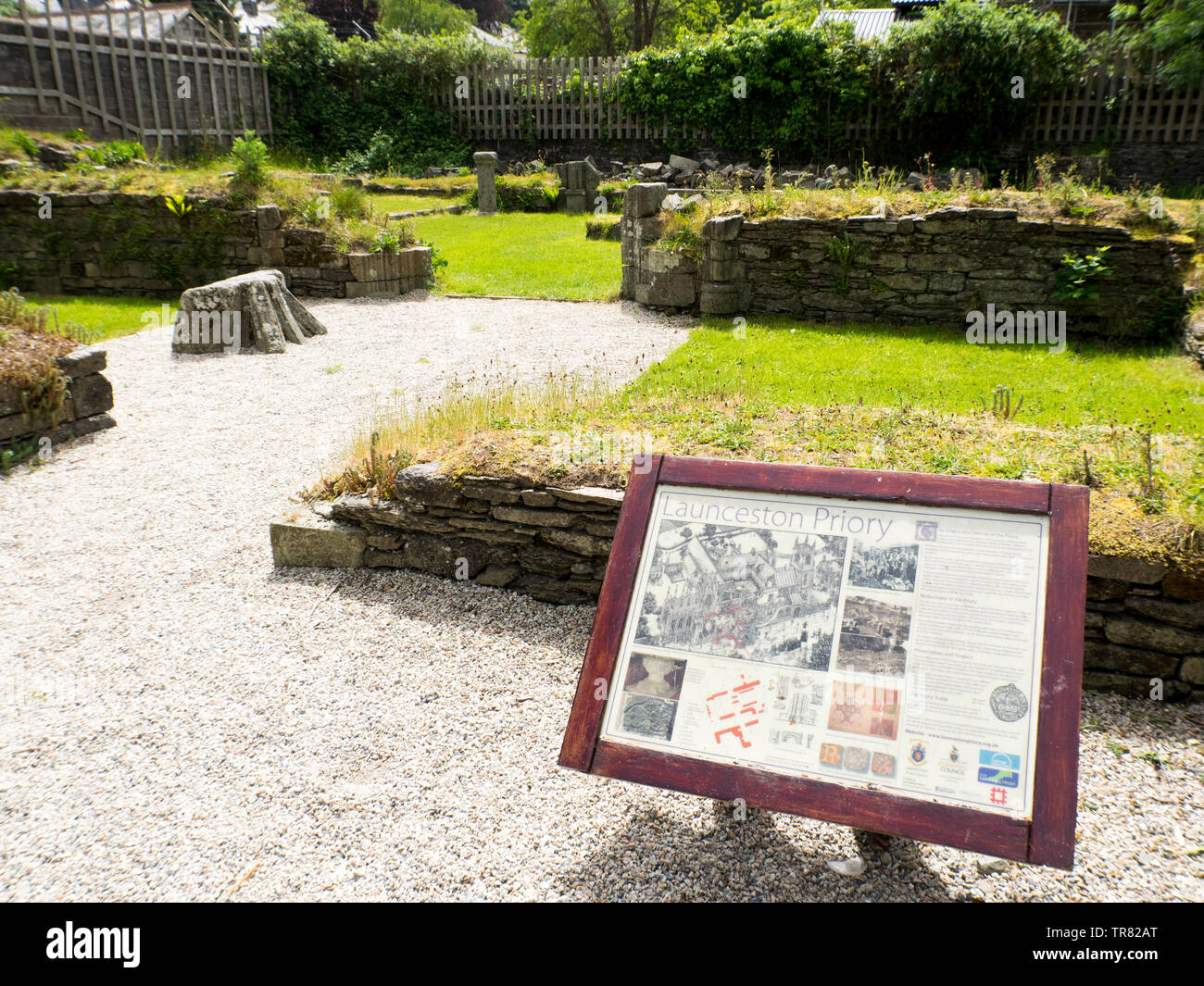 Ruines du Prieuré de Launceston, le prieuré construit dans la vallée en 1127 Kensey, en 1539 il a été vendu à cause de la dissolution des monastères, il fut même Banque D'Images