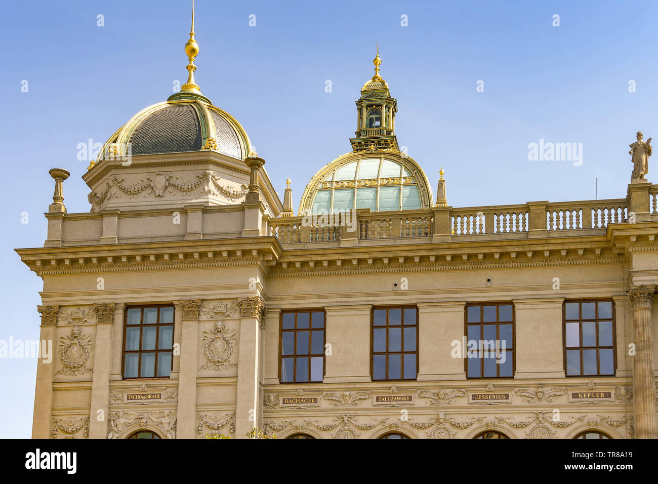 PRAGUE, RÉPUBLIQUE TCHÈQUE - Juillet 2018 : extérieur du Musée National de Prague. Il a été créé en 1818 par Kašpar Maria Šternberg. Banque D'Images
